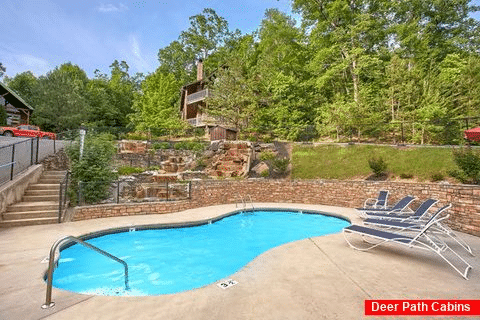 Cabin with Pool in Mountain Shadows Resort - Moonshine Inn