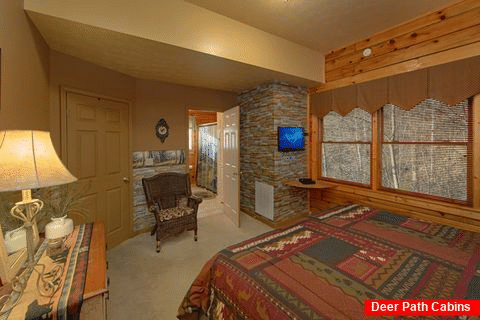 Cabin with 2 King Bedrooms and Private Baths - A Beary Happy Place