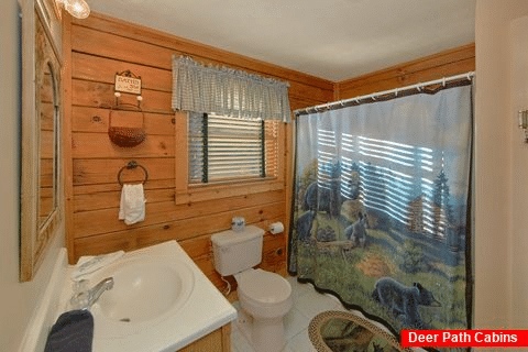 2 Bedroom Cabin near downtown Pigeon Forge - A Beary Happy Place