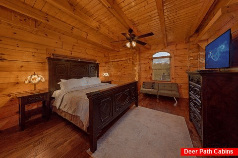 King Master Suite with Futon, TV and Bathroom - Alpine Mountain Lodge