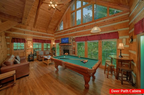 2 bedroom cabin with fireplace and pool table - A Hummingbird Hideaway