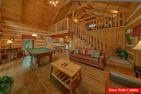 2 bedroom cabin with sleeper sofa and game room - A Hummingbird Hideaway