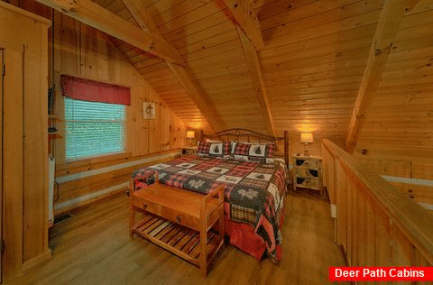 2 bedroom cabin with 2 King beds - A Hummingbird Hideaway