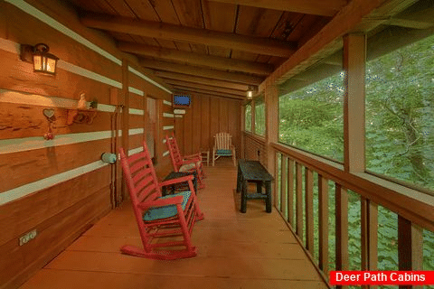 2 Bedroom Cabin with Wooded View - A Hummingbird Hideaway