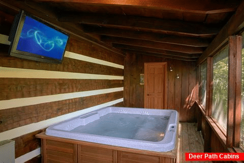 Hot Tub with TV on Deck in 2 Bedroom Cabin - Mountain Moonlight