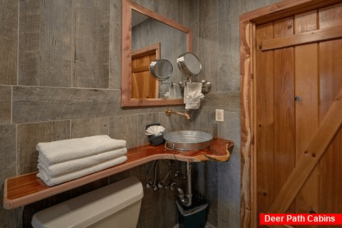 Luxurious Master Bathroom in cabin on river - River Pleasures