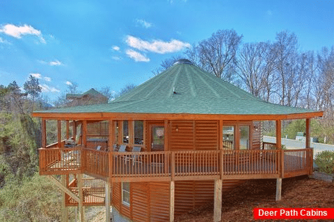 Round Cabin with Resort Pool Access - Star Gazer