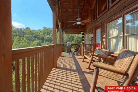 2 Bedroom Cabin with Wooded View and Hot Tub - A Beary Happy Place