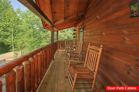 Spacious cabin with Rocking chairs and Deck - A Perfect Stay