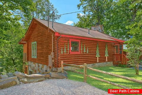 Cabin with River Access and Fire Pit - River Retreat