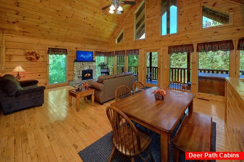 Spacious 2 Bedroom Cabin with Fireplace - Radiant Ridge