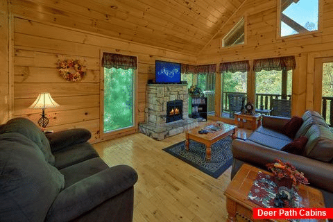 2 Bedroom Cabin with a Fireplace and WIFI - Radiant Ridge