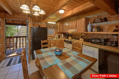 Pigeon Forge 1 Bedroom Cabin Sleeps 4 - Bare Kissin And Huggin