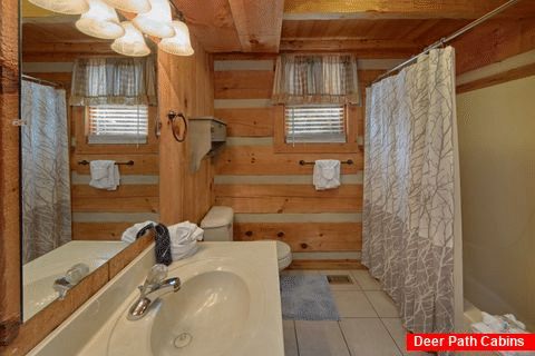 Main Floor Full Bath Room 1 Bedroom Cabin - Bare Kissin And Huggin