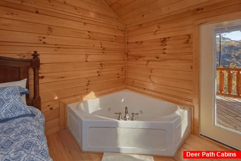 Jacuzzi Tub in Master Bedroom - Cheeky Chipmunk Getaway