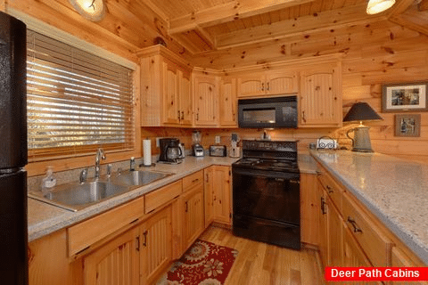 Spacious Kitchen 3 Bedroom Cabin Sleeps 11 - Cherokee Hilltop