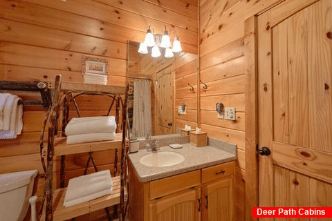 3 Bedroom Cabin with 3 Full Bath Rooms - Cherokee Hilltop