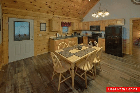 2 bedroom cabin with dining room for 6 guests - Absolute Heaven