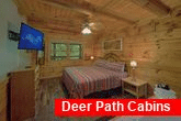 Master Bedroom with Jacuzzi in 2 bedroom cabin