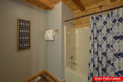 Master Bathroom in 2 bedroom luxury cabin - Absolute Heaven