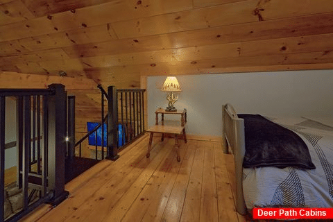 2 Twin beds in cabin loft bedroom - Absolute Heaven