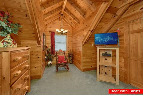 King Bedroom with Sitting Area and Flatscreen TV - Sassy Lady