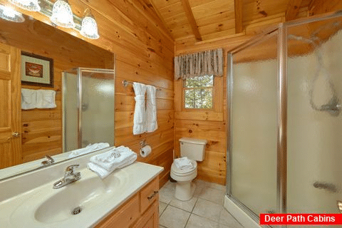 3 Bedroom Cabin with Walk-in Shower - Sassy Lady