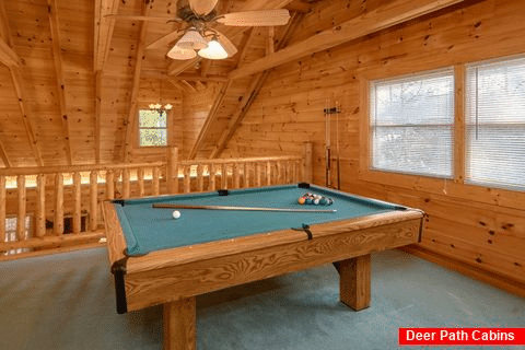 Spacious 3 Bedroom Cabin with Pool Table - Sassy Lady