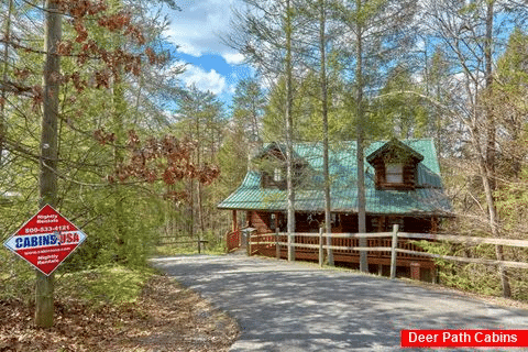 Wooded 3 Bedroom Cabin near Pigeon Forge - Sassy Lady