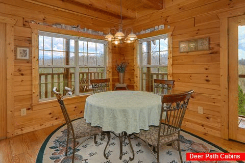 Spacious 2 Bedroom Cabin with Dining Room - Heaven's Gift