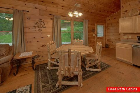 2 Bedroom Cabin with Dining Room - Bears and Beyond