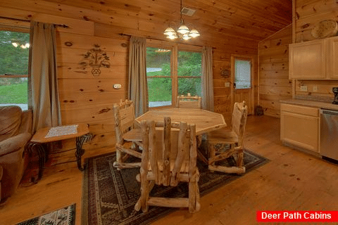 2 Bedroom Cabin with Dining Room - Bears and Beyond