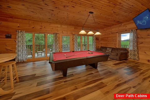 2 Bedroom Cabin with Pool Table - Bears and Beyond