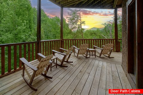 2 Bedroom Cabin with a View and Rocking Chairs - Bears and Beyond