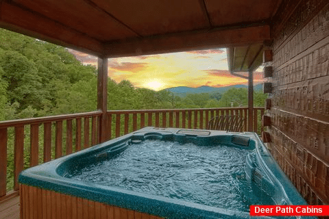 Spacious 2 Bedroom Cabin with Private Hot Tub - Bears and Beyond