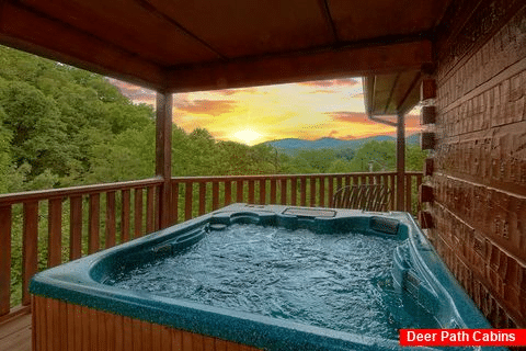 Spacious 2 Bedroom Cabin with Private Hot Tub - Bears and Beyond