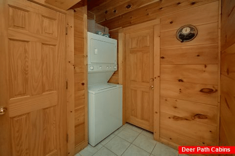 2 Bedroom Cabin with Washer and Dryer - Bears and Beyond