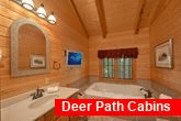 2 Bedroom cabin with private Jacuzzi Tub