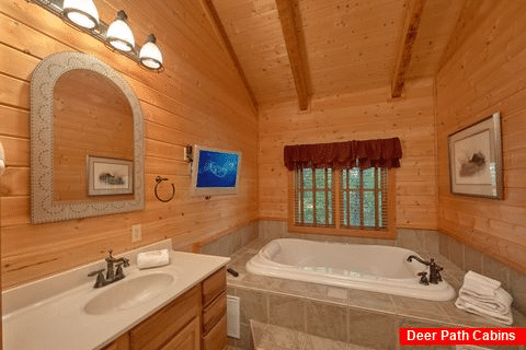 2 Bedroom cabin with private Jacuzzi Tub - Mountain Glory