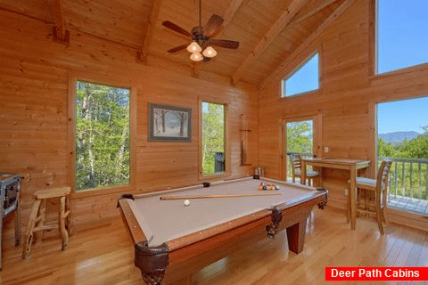 Cabin with Pool table, wooded views and arcade - Mountain Glory