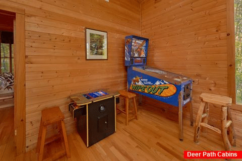 2 bedroom cabin with Arcade Game and pool Table - Mountain Glory