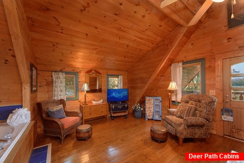 King Bedroom with Sitting Area and Flatscreen TV - Merry Weather