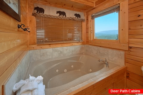 Master Bedroom with King Bed and Jacuzzi - Blue Sky