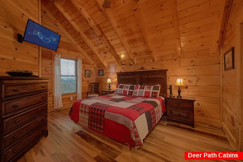 Master Bedroom with King Bed and Jacuzzi - Majestic View