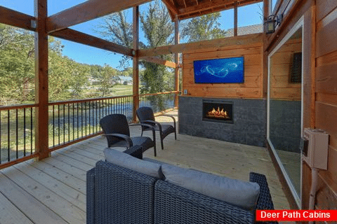 Cabin on the River with Outdoor Fireplace and TV - A River Retreat