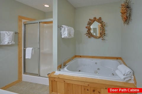 Premium Gatlinburg Cabin with 3 Jacuzzi Tubs - Majestic Point Lodge