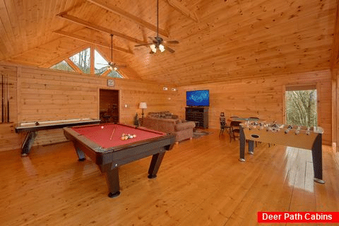 Large Open Game Room with Pool Table - A Rocky Top Ridge