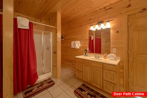 Walk in Shower 4 Bedroom Cabin - A Rocky Top Ridge