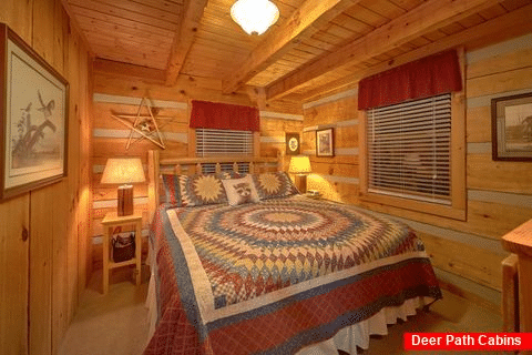 Private King Bedroom in 2 bedroom cabin - Just Barely Making It