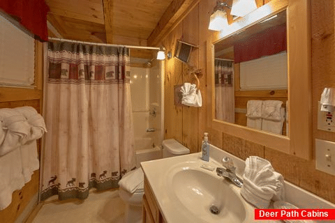 2 Bedroom cabin with Private Master Bathroom - Just Barely Making It